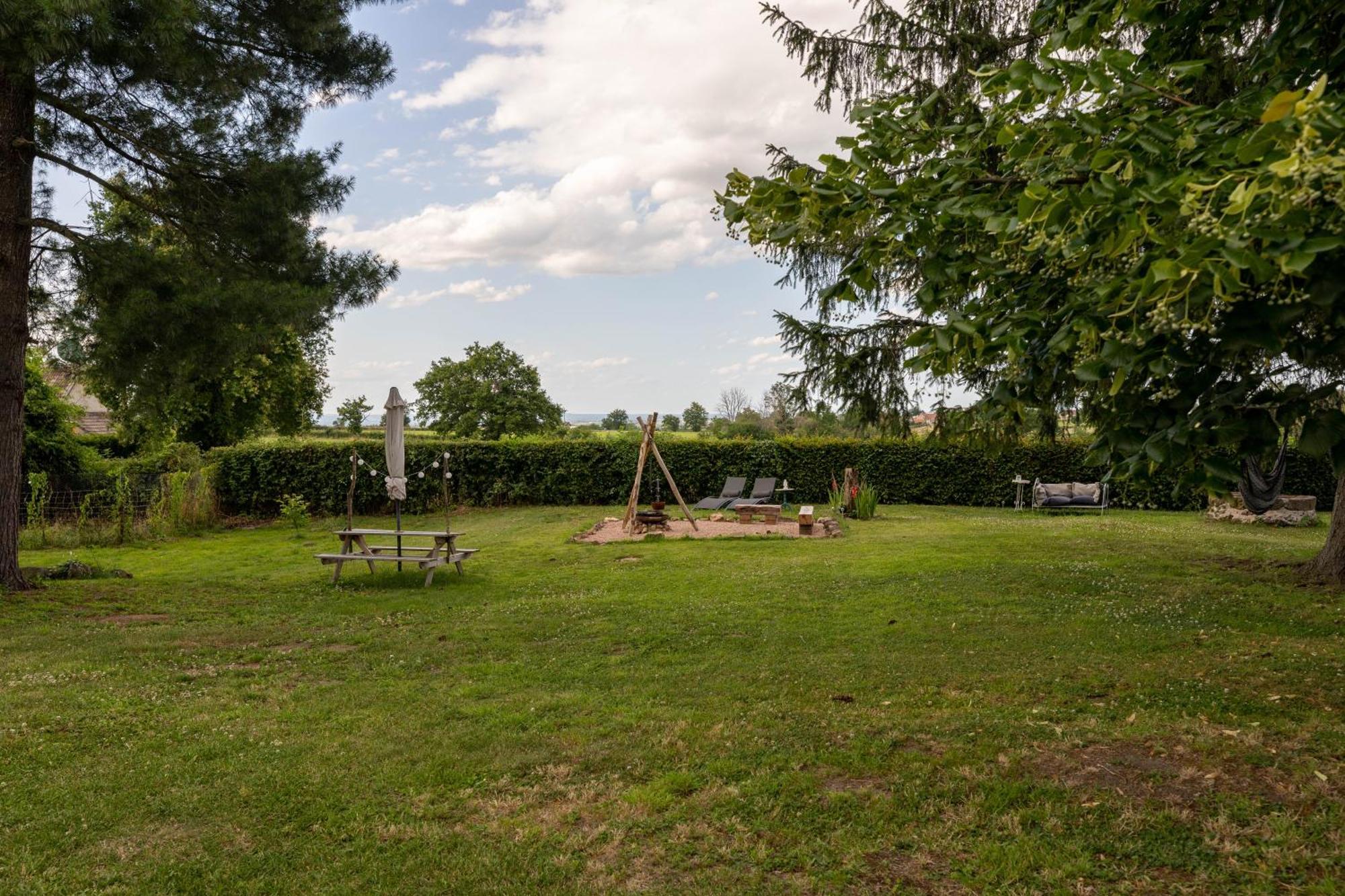 Domaine La Pomme De Pin Acomodação com café da manhã Louroux-de-Beaune Exterior foto