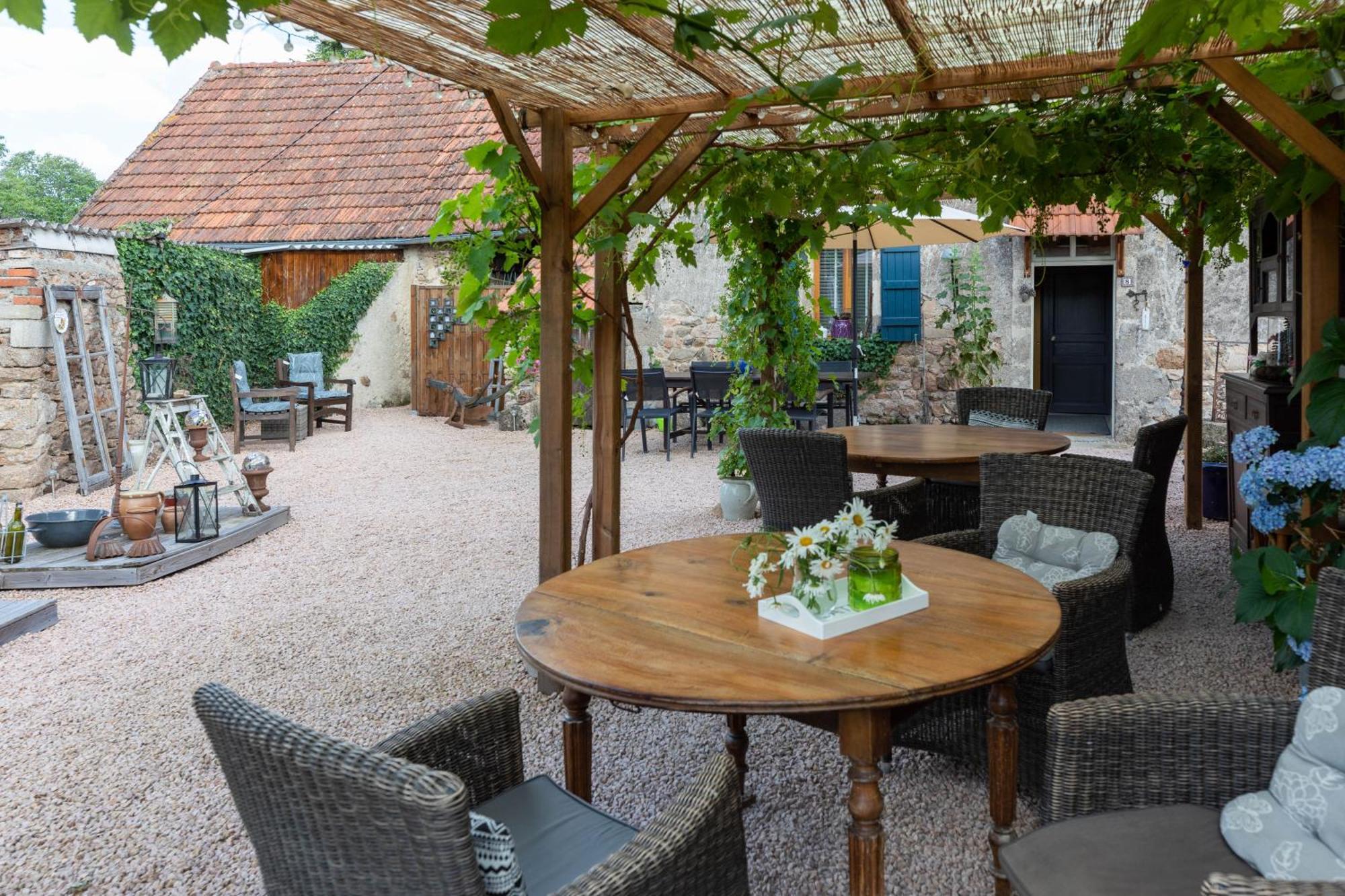 Domaine La Pomme De Pin Acomodação com café da manhã Louroux-de-Beaune Exterior foto